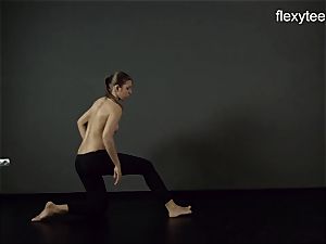FlexyTeens - Zina demonstrates pliable nude bod