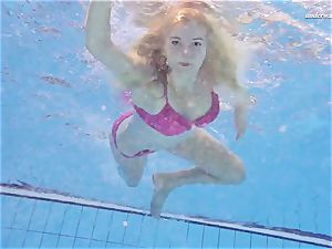 super-fucking-hot Elena displays what she can do under water